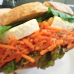 パサージュ ア ニヴォ - にんじんサラダサンド、このボリューム！