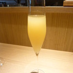 RISTORANTE IL NODO - シャンパングラスでサーブ