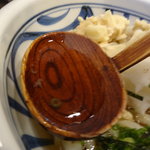 手打うどん すみた - 【かしわおろしぶっかけ（冷）】だし汁はうどんを引き立ててますね... 口に含むとやんわり... 奥行きのある感じです。
