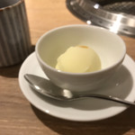 和牛焼肉 格之進 六本木店 - デザートの柚子のシャーベット。
      美味し。