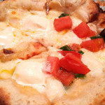 チェルピーナ邸 イタリア石窯料理と天然酵母ピザ 心斎橋・南船場 - 名物ピザ・チーナのハーフ＆ハーフ