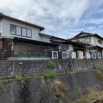 豊田りんご園 - 駐車場から見たお店