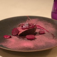 スミレオオサカ - 北海道産エゾ鹿のポアレ びーつと5種のベリーの薫り 赤らめた頬のように「ラヴレター♬」より