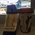 高坂パーキングエリア　下り線 - イートインカウンターあり