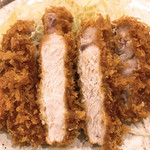 巣鴨ときわ食堂 - 【2018年11月】リブロースカツ定食、カツの断面。