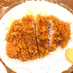 巣鴨ときわ食堂 - 【2018年11月】リブロースカツ定食、カツの外観や剣立ち良好です。