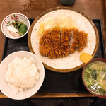 巣鴨ときわ食堂 - 【2018年11月】リブロースカツ定食@1,250円、提供時。