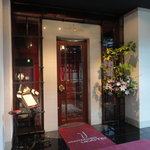 入り口を入り…