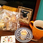 Anny's bake shop - 店主のお姉さんの昔飼っていたチャムちゃん♡と一緒にコーヒー(プチ焼菓子つき500円 )をいただきました。ゆっくり時間あればケーキも食べたかったです♡