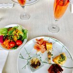 Brasserie Rinasce - サラダと、デリも手の込んでてオシャレな感じに、生ハム食べ放題嬉しい（≧∇≦）