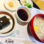 吉野本葛 天極堂 - これはお連れさんの葛うどんの釜揚げ。