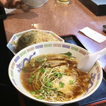 ラーメン王 - お隣様のラーメン&チャーハン両方大盛り！