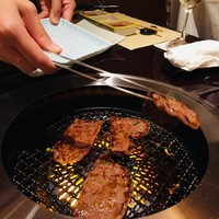 游玄亭 銀座 - スタッフのテーブルサービス
