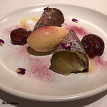 カーサ・デル・チーボ - カカオのクレスペッレ、ラフランスのコンポートとバニラジェラート