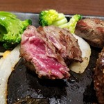 いきなりステーキ 東金店 - コロコロ肉をカットしたところ