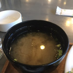 ぶん - モーニングで呉定番の味噌汁は、根菜がたくさん入ってました。優しい出汁が効いて胃腸に優しい味わい。言わずもがな^_^
