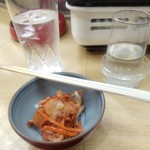松や - 自家製なキムチは優しく、桶でたべたひ・・・あ、そうそうｵｰﾄﾁｪｲｻｰなのも嬉しい。