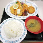 平塚市役所 食堂 - ミックスフライ定食