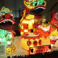 萬珍樓 本店 - ウェイティングスペースで記念撮影