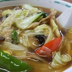 中華料理珍宝 - 赤と緑色