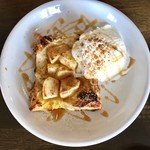ハタ カフェ - りんごパイ。サクサクでうまい