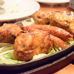 マーダル - かまど焼き盛り合わせ@1,880円：鶏肉、羊肉、メカジキ