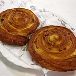 エスカルゴレザン290円　エスカルゴプラリン320円