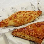 フィセルフロマージュ280円　ミートパイ300円