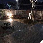 じどりや 穏座 - これが噂の「テラス席」。暖かいときだけの限定使用です。