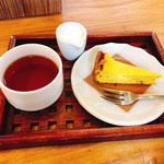 カフェ・フェロー - 紅茶とかぼちゃのチーズケーキ