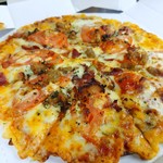 PIZZA-LA - マスカルポーネの贅沢10種ピザ＆イタリアンバジル(H＆H)2,624円(税込)。