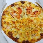 PIZZA-LA - カニととろけるチーズのピザ＆オマール海老ソースの贅沢シーフード(H＆H)2,732円(税込)