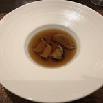 蝦夷アワビと松茸のコンソメスープ