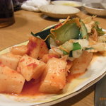 炭焼 金竜山 - キムチ盛り合わせ