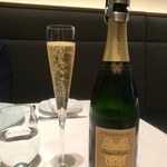 まずはシャンパンで乾杯♡