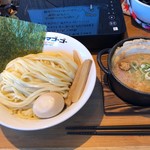 フジヤマ55 - 濃厚つけ麺 890円、全部のせ 330円