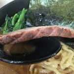 横浜ラーメン 福家 - チャーシュー
けっこう厚みがある