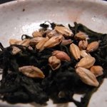 カハラ - クレソンにサントリー　プレミアムモルツの麦芽を炒った物