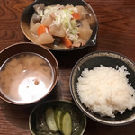 ごはんや まかない - もつの煮込み定食  600円