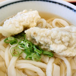 宮武うどん - かけ出汁にとり天が美味しく馴染みました。