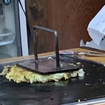 清原 - お好み焼には おもしを載せられます
