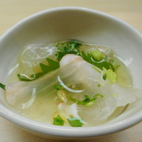 羽田市場 ギンザセブン - 白身魚の煎り酒蒸し ヒラメ昆布〆、クエ焼き