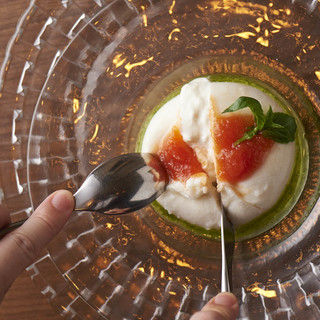 Fantastic cheese! The encounter between burrata cheese and tomato jam