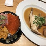 築地虎杖マーケット 食堂部 - てんこ盛り！うにといくらねぎとろ丼１９８０円と本日の煮魚セット（鰤カマ）６２０円。
煮魚は、単品だと８００円と書いてありました。