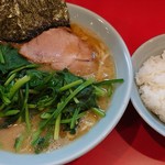 横浜家系ラーメン 黄金家 - ラーメン並＋横浜産ほうれん草＋ライス