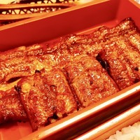 博多うなぎ屋 藤う那 - お重は福岡ならではのセパレートタイプでタレが別に付いてくるのも良いね♫