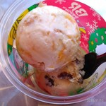サーティワンアイスクリーム - アプリコットとアーモンドのチーズケーキ＆ラムレーズンのダブルカップ