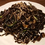 飲んべぇ食堂 らくだ屋 - 沖縄そばのイカスミ焼きそば