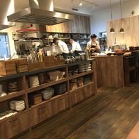 Installation Table ENSO L'asymetrie du calme - 店内
