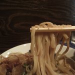 麺処 遊 - 麺アップ。ぶっといもちもち麺です。